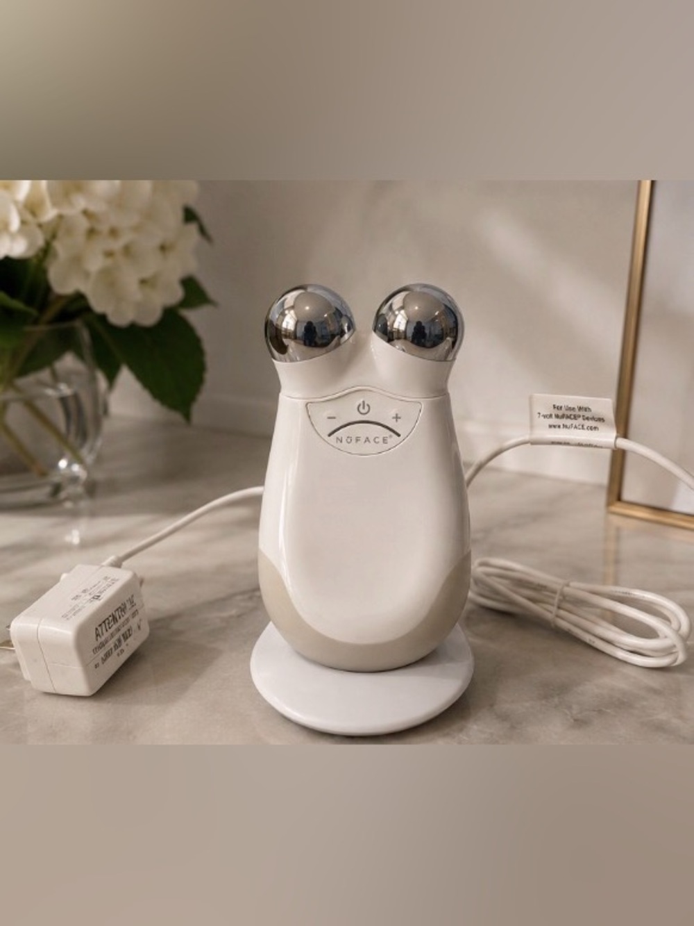 NuFace Trinity Microcurrent Facial Sculpting Toning Device w Charging station